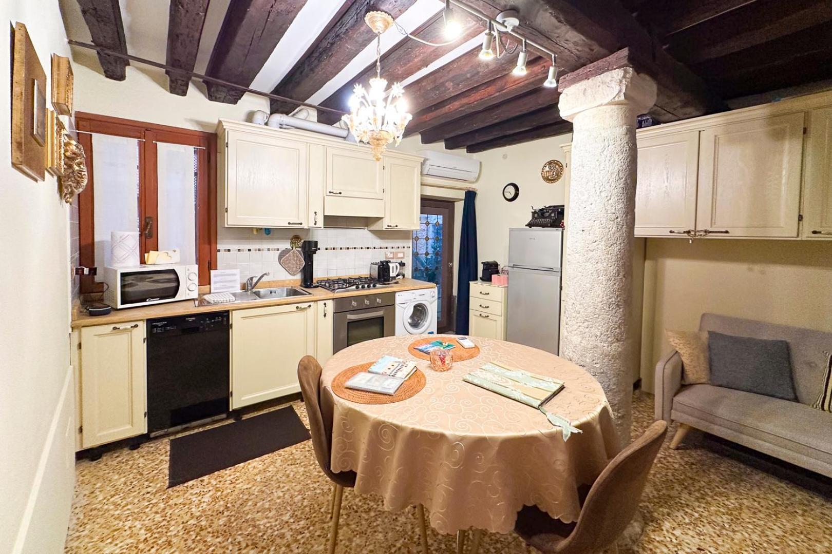 Historical Flat In Cannaregio, Venecia